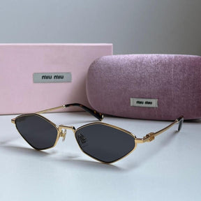 MAIO BLACK - 2 Óculos Unissex - MIU MIU 56zs | Prada - COMPRE 1 LEVE 2